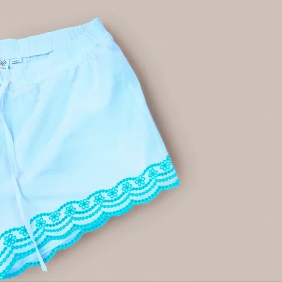 Artisan NY White Cotton Shorts with Turquoise Lace Trim. - Picture 3 of 4
